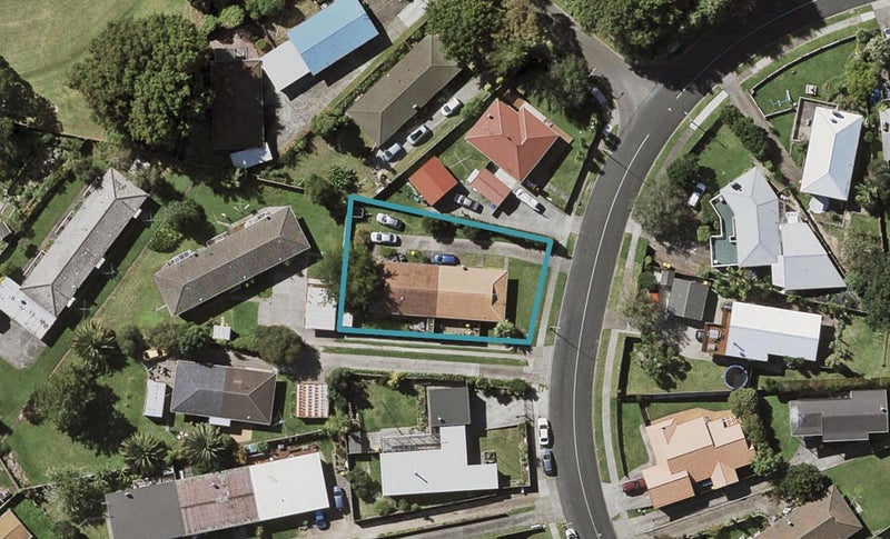 1/49 Cardiff Road, Pakuranga, Auckland - Carousel 1