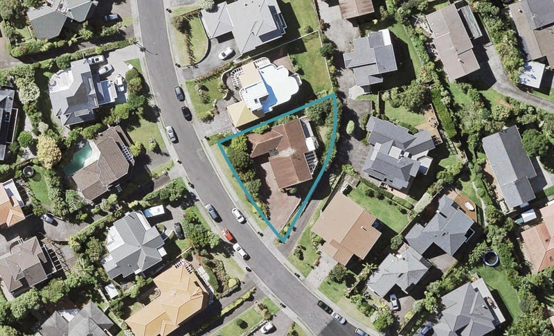 18 Calypso Place, Rothesay Bay, Auckland - Carousel 1
