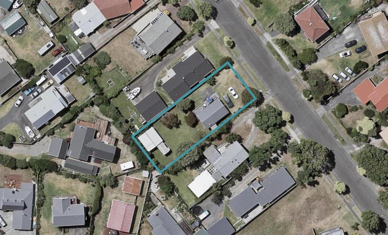 12 Eruini Street, Waikanae Beach, Waikanae - Carousel 1