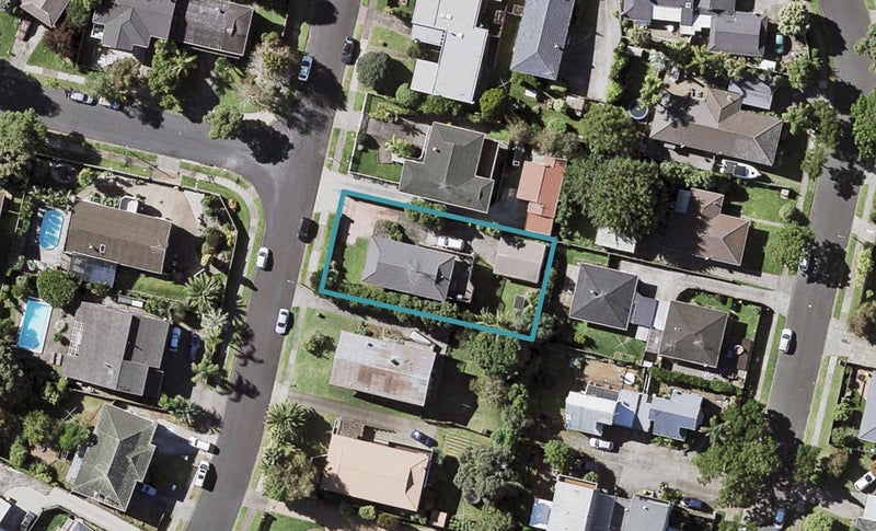 21 Anna Watson Road, Half Moon Bay, Auckland - Carousel 1