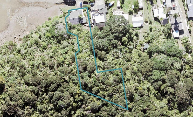 21 Foster Avenue, Huia, Auckland - Carousel 1