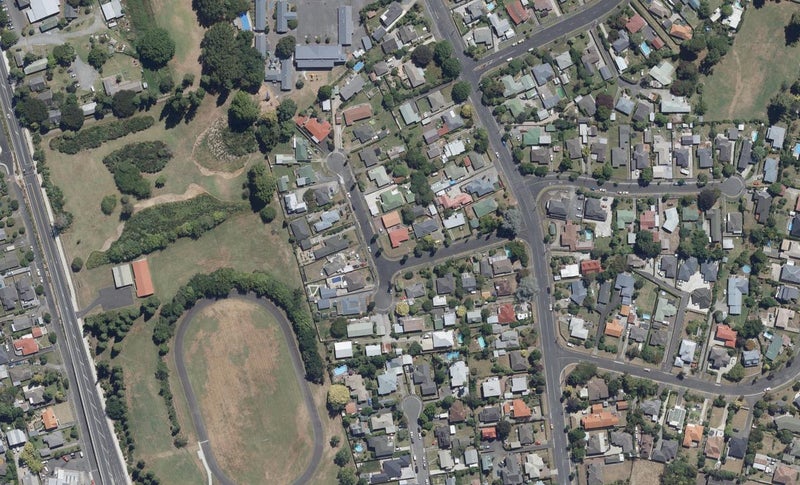 8 Somme Crescent, Hillcrest, Hamilton - Carousel 1