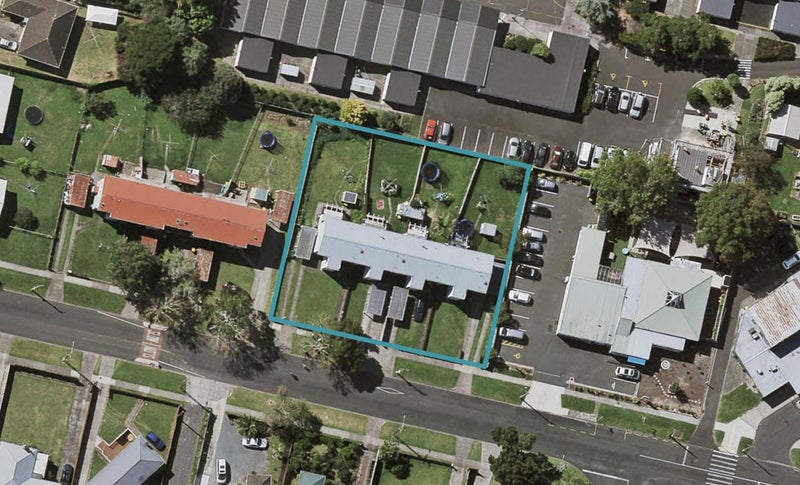 19 Johnstones Road, Ōtara, Auckland - Carousel 1