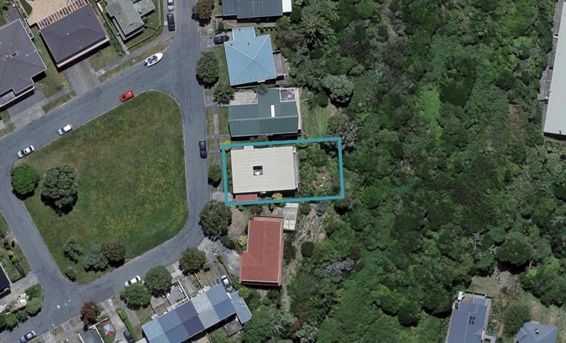 20 Waiwera Crescent, Maupuia, Wellington - Carousel 1
