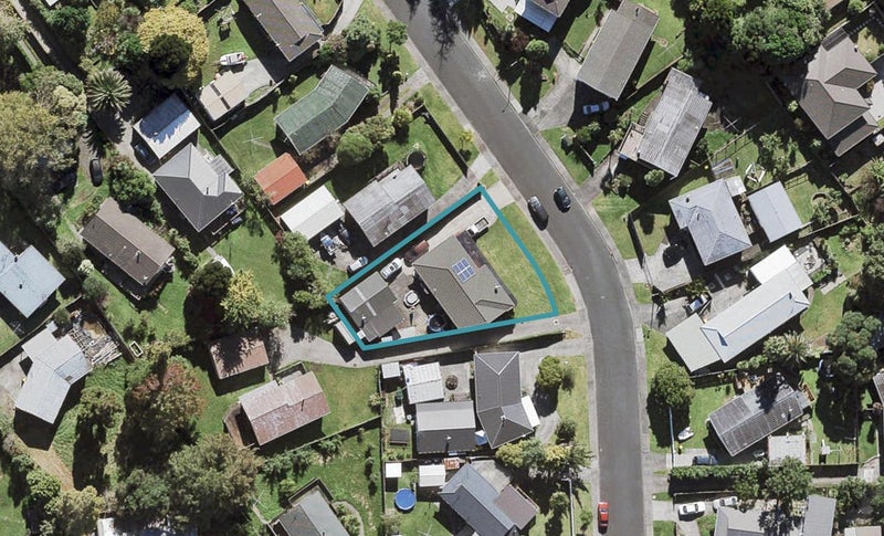 31 Glynnbrooke Street, Te Atatu South, Auckland - Carousel 1