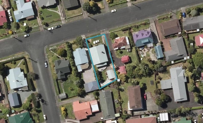 7 Dinniss Avenue, Regent, Whangarei - Carousel 1