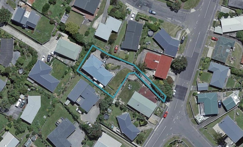 14 Quigley Street, Newlands, Wellington - Carousel 1
