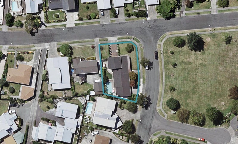 2 Leeds Place, Tamatea, Napier - Carousel 1