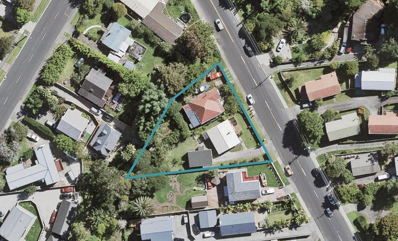 1/92 Kaurilands Road, Titirangi, Auckland - Carousel 1
