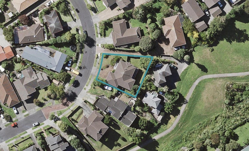 32 Channing Crescent, Botany Downs, Auckland - Carousel 1