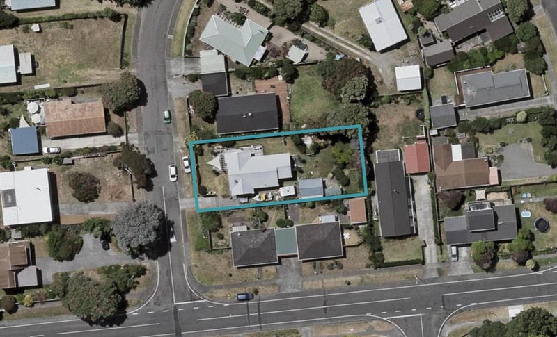 4 Goldie Place, Waikanae Beach, Waikanae - Carousel 1