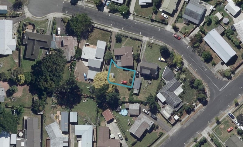 1/5 Camellia Place, Hamilton Lake, Hamilton - Carousel 1