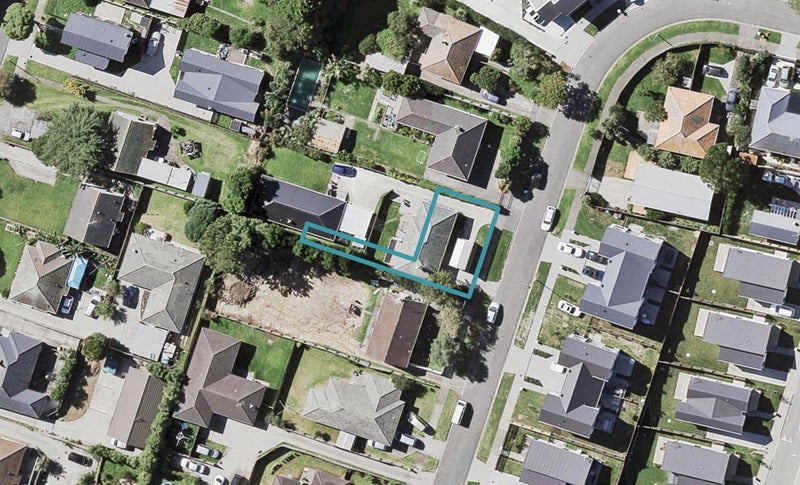 12D Torrington Crescent, Glen Innes, Auckland - Carousel 1