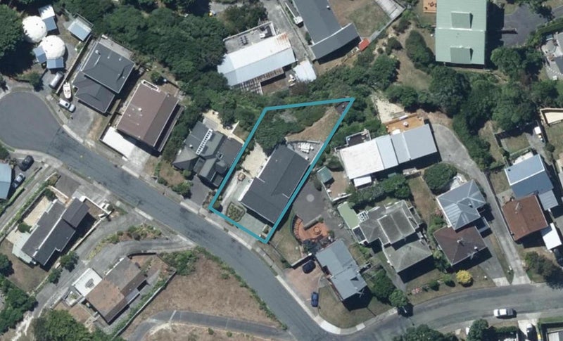 6 Tremaine Place, Camborne, Porirua - Carousel 1