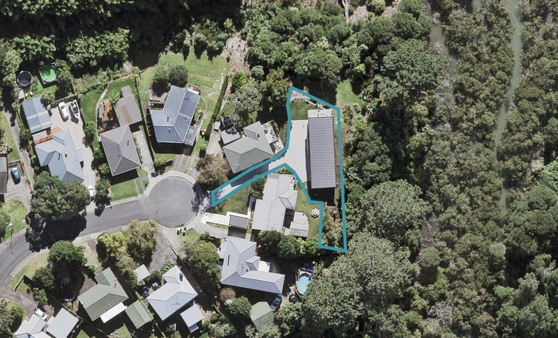 18 James Scott Place, Te Atatu South, Auckland - Carousel 1