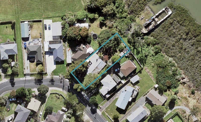74 Cobham Crescent, Kelston, Auckland - Carousel 1