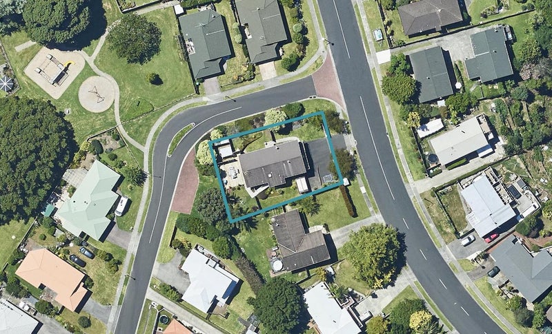 18 Townhead Crescent, Bethlehem, Tauranga - Carousel 1
