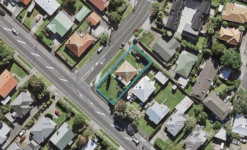 1 Renfrew Avenue, Sandringham, Auckland - Carousel 1