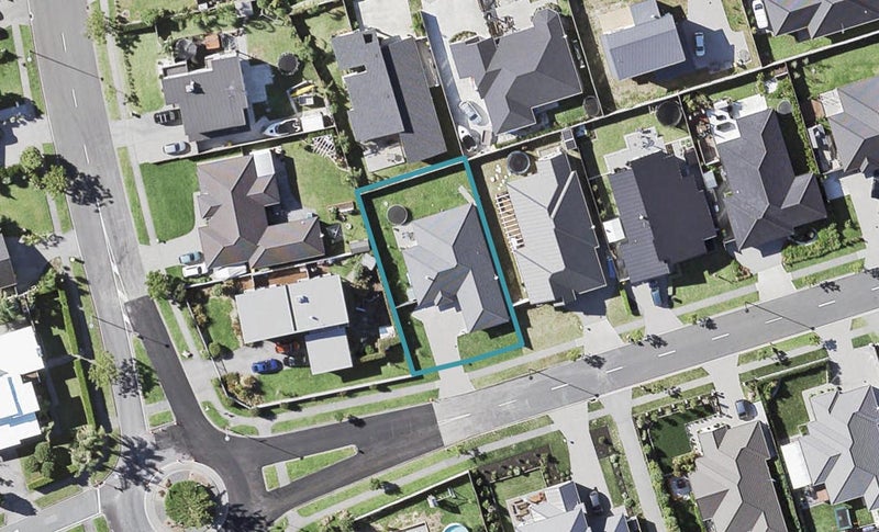 4 Weatherly Drive, Beachlands, Auckland - Carousel 1