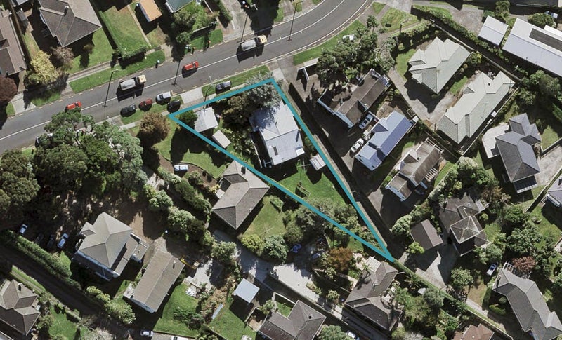 7 Warren Avenue, Three Kings, Auckland - Carousel 1