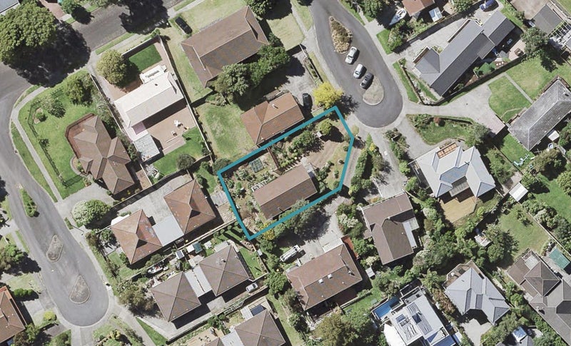 5 Clunie Place, Highland Park, Auckland - Carousel 1