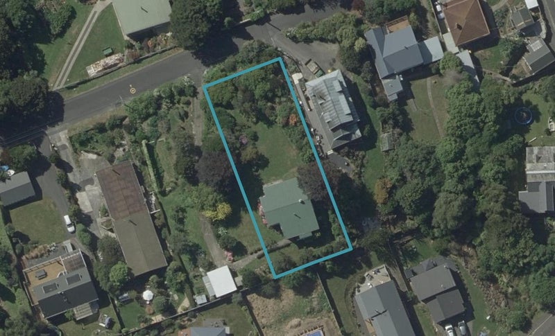 12 Waikana Street, Broad Bay, Dunedin - Carousel 1