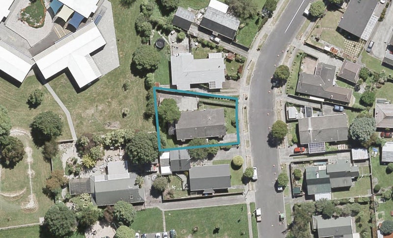 8B Amber Grove, Birchville, Upper Hutt - Carousel 1