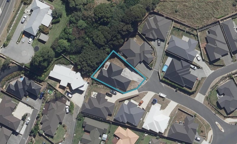 9 Teaview Court, Huntington, Hamilton - Carousel 1