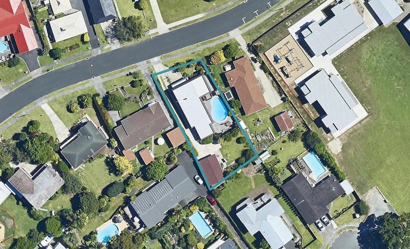 18 Clivedene Street, Matua, Tauranga - Carousel 1