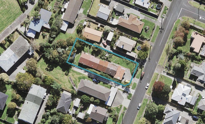 2/114 Lynwood Road, New Lynn, Auckland - Carousel 1