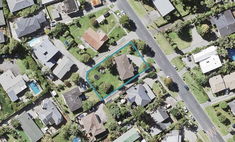 26 Lyons Avenue, Murrays Bay, Auckland - Carousel 1