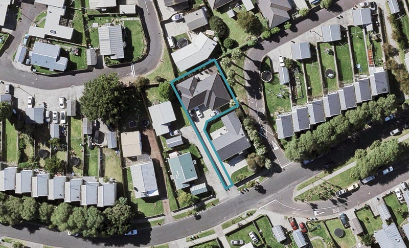19A Rowena Crescent, Glen Innes, Auckland - Carousel 1