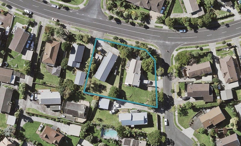 2/17 Gosford Drive, Botany Downs, Auckland - Carousel 1