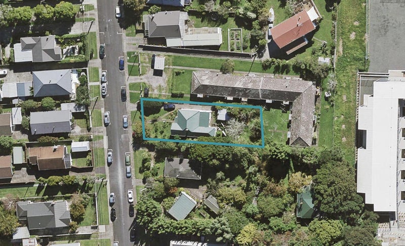 13 Gladstone Road, Northcote, Auckland - Carousel 1
