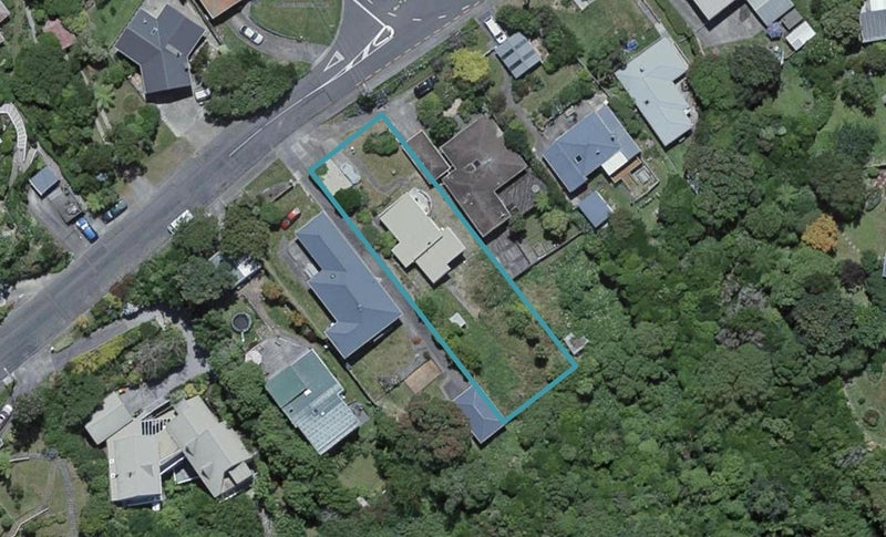 1 Olivia Crescent, Tawa, Wellington - Carousel 1