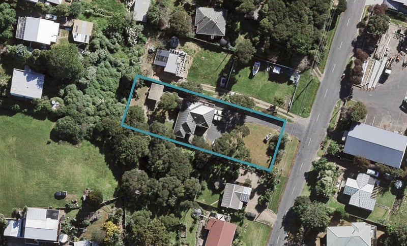 8 Sea View Road, Ostend, Waiheke Island - Carousel 1