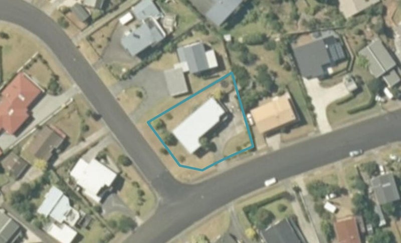 207 The Drive, Whangamatā - Carousel 1