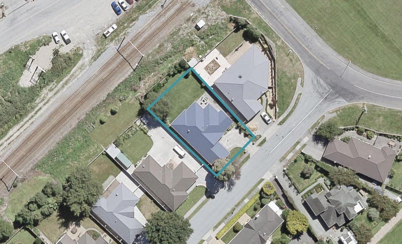 68 Mary Huse Grove, Manor Park, Lower Hutt - Carousel 1