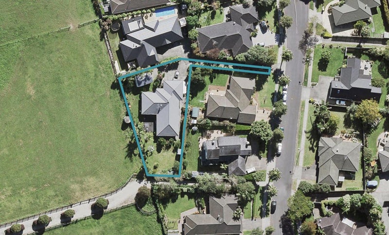 56 Te Wharau Drive, Greenhithe, Auckland - Carousel 1