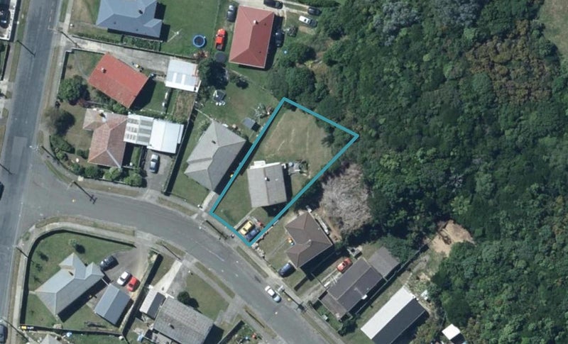 62 Cardiff Crescent, Cannons Creek, Porirua - Carousel 1