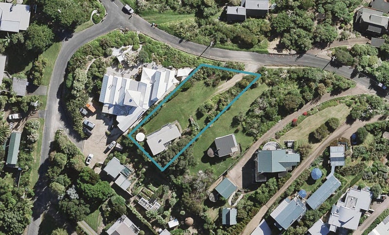 9 Tawa Street, Oneroa, Waiheke Island - Carousel 1