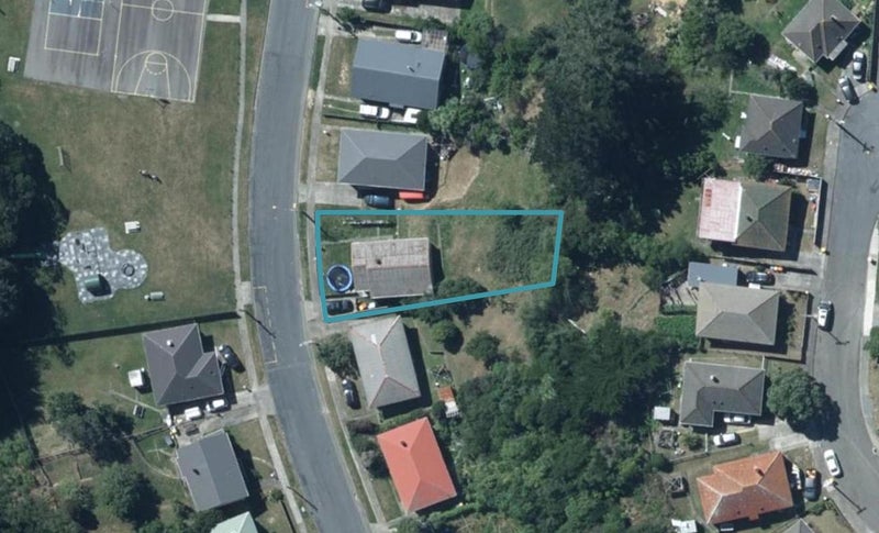 210 Sievers Grove, Cannons Creek, Porirua - Carousel 1