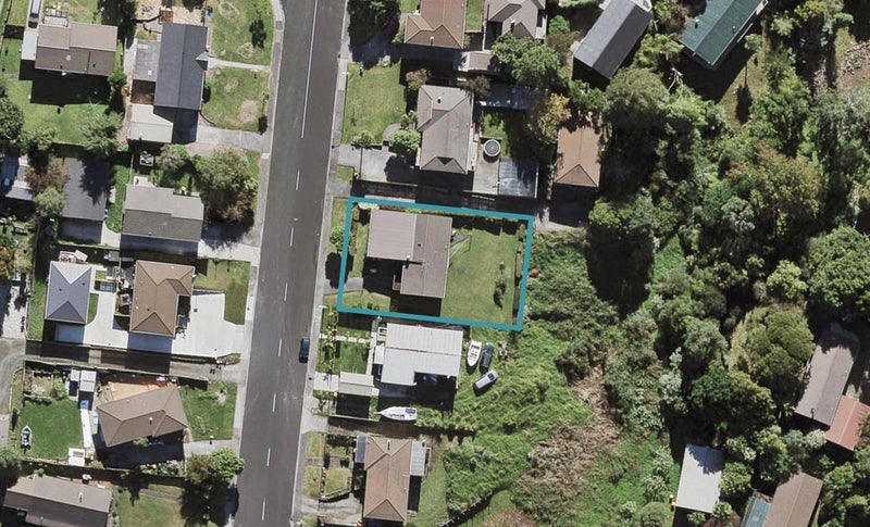 15 Cedar Heights Avenue, Massey, Auckland - Carousel 1