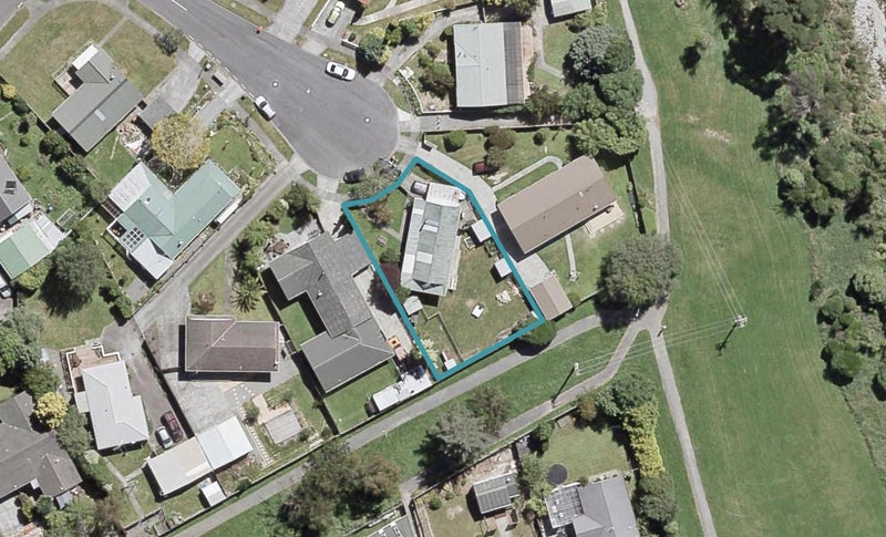 7 Wyoming Grove, Totara Park, Upper Hutt - Carousel 1