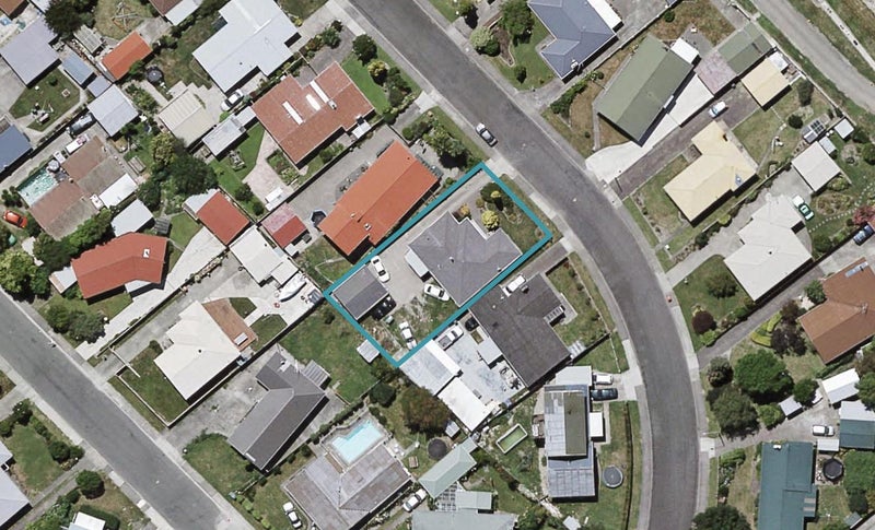 206 Sunnybank Crescent, Camberley, Hastings - Carousel 1