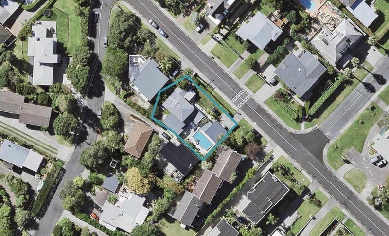 70 Seaview Road, Castor Bay, Auckland - Carousel 1