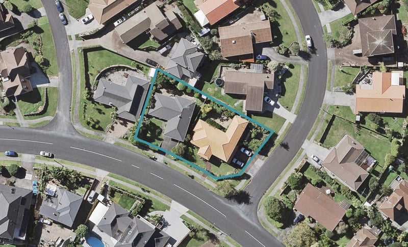 1/11 Lexington Drive, Botany Downs, Auckland - Carousel 1