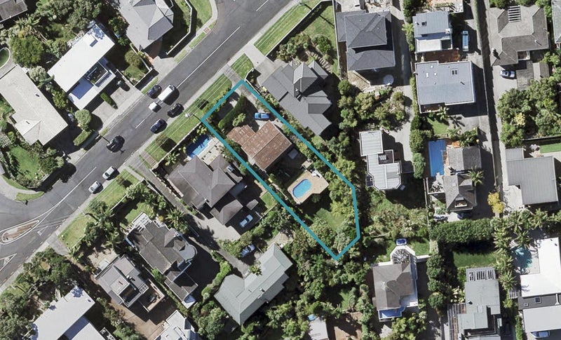 7 Castor Bay Road, Castor Bay, Auckland - Carousel 1