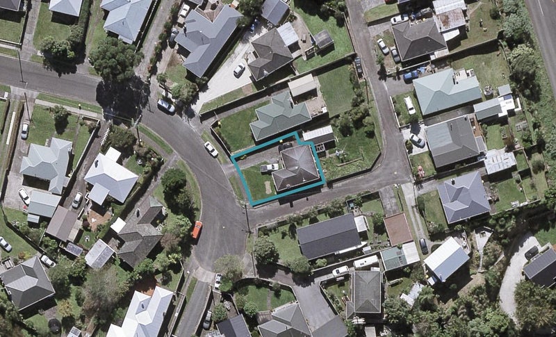 15 Barry Street, Ferndale, New Plymouth - Carousel 1