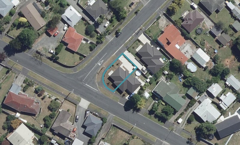 2 Greta Street, Glenview, Hamilton - Carousel 1